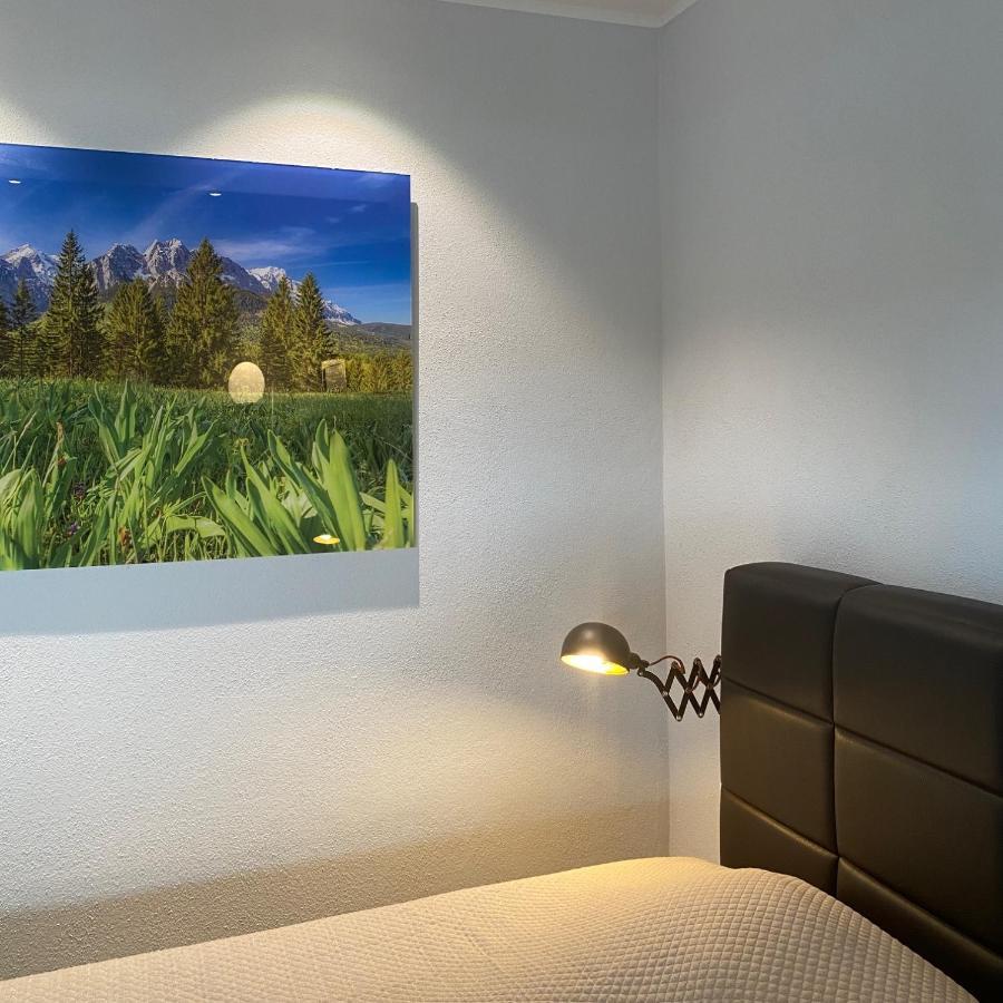 "Mittendrin" In Garmisch Esterno foto